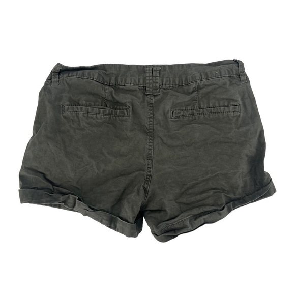Aeropostale Green Cuffed Hem Chino Shorts Size 8 Women’s - Picture 3 of 5